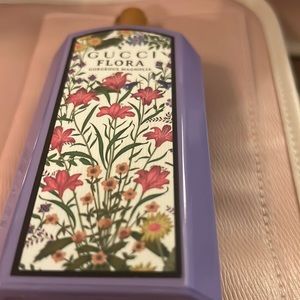3.3 oz gucci  flora no box but new